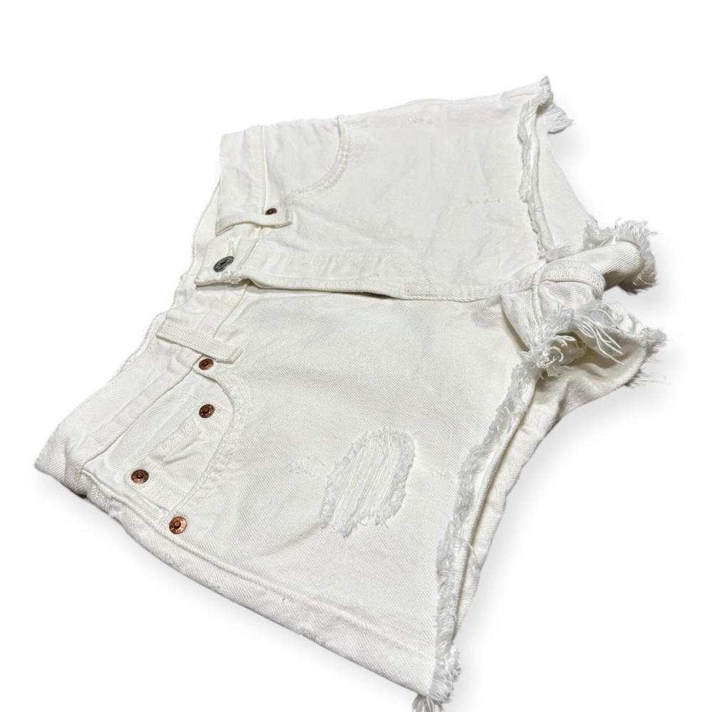 LEVI’S White Distressed Shorts - Picture 2 of 5